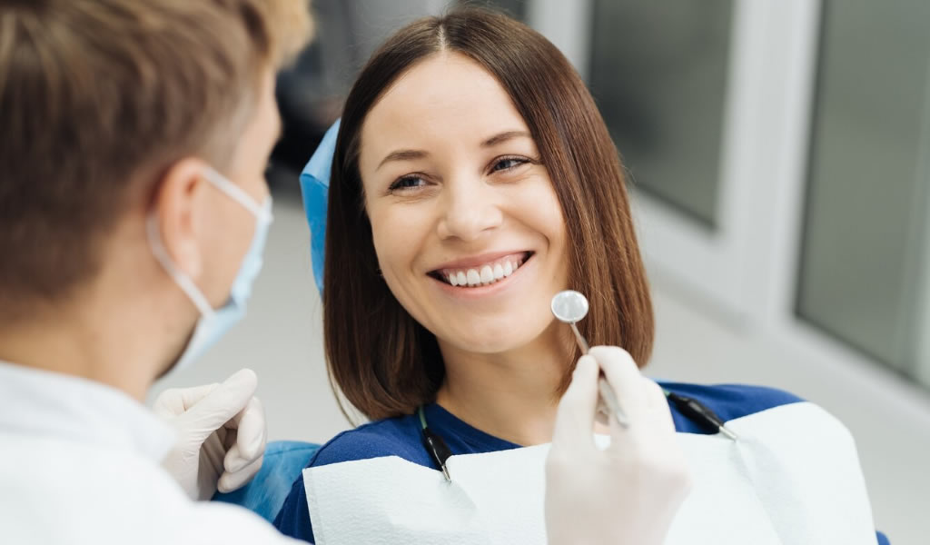 Teeth Whitening: Professional vs. At-Home